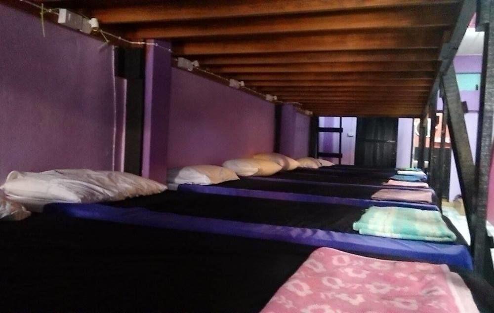 Wild & Wandering Backpacker Hostel & Bar Хаад Рин Экстерьер фото